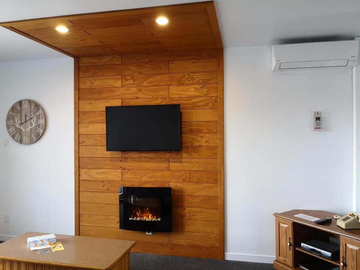 Motel Et Condo Chez Charley Sainte-Anne-de-Beaupré Екстериор снимка