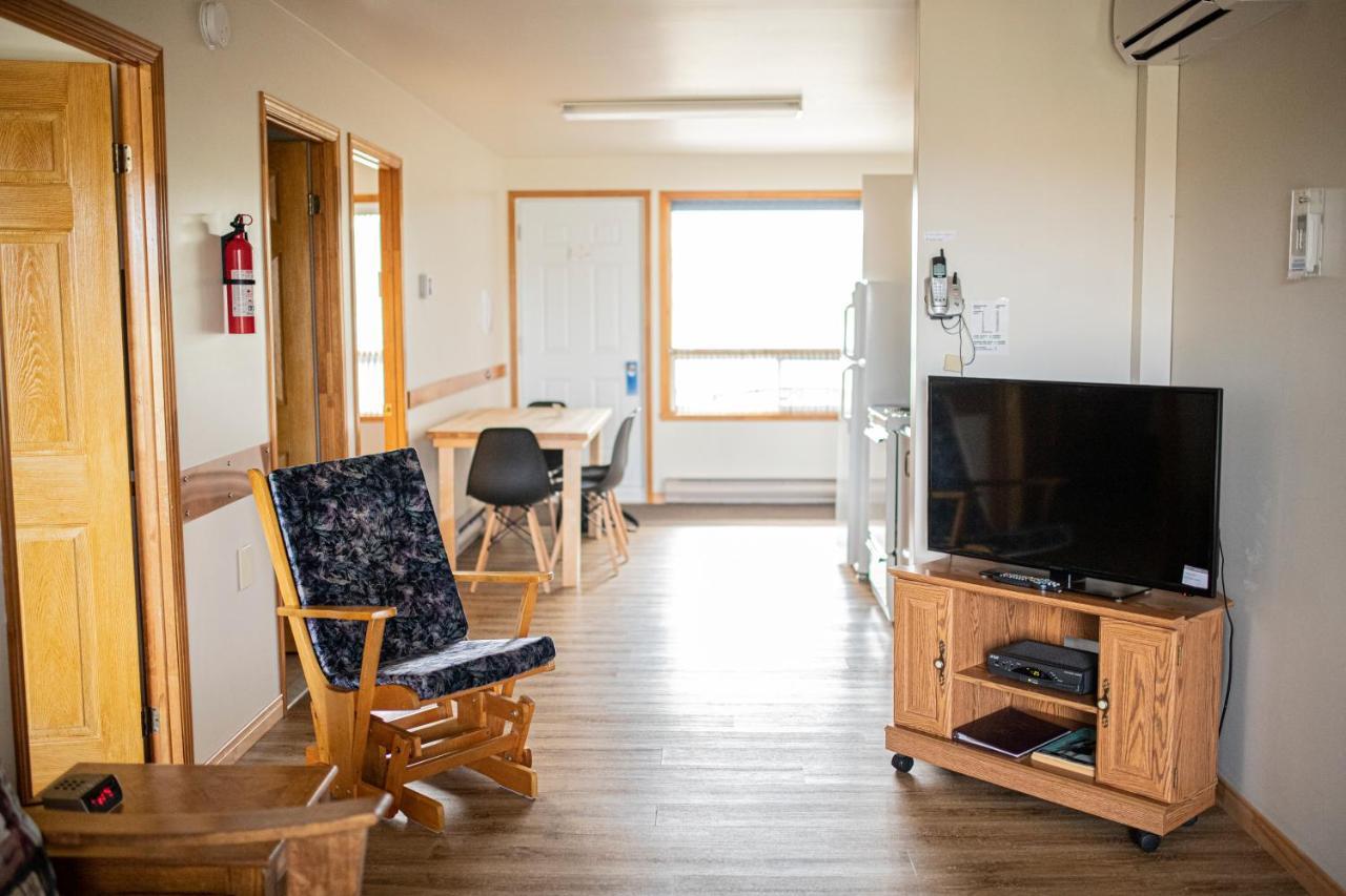 Motel Et Condo Chez Charley Sainte-Anne-de-Beaupré Екстериор снимка