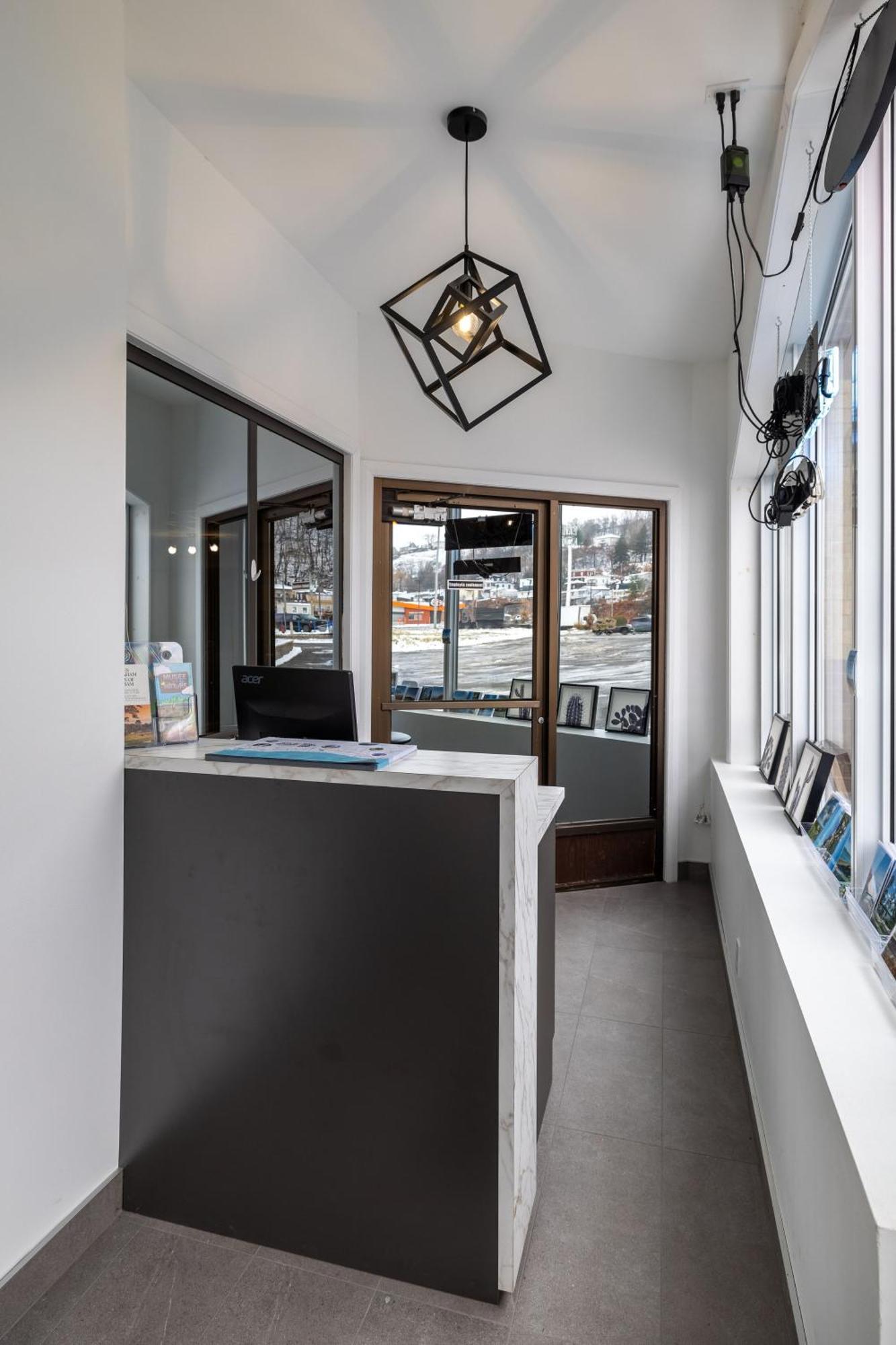Motel Et Condo Chez Charley Sainte-Anne-de-Beaupré Екстериор снимка