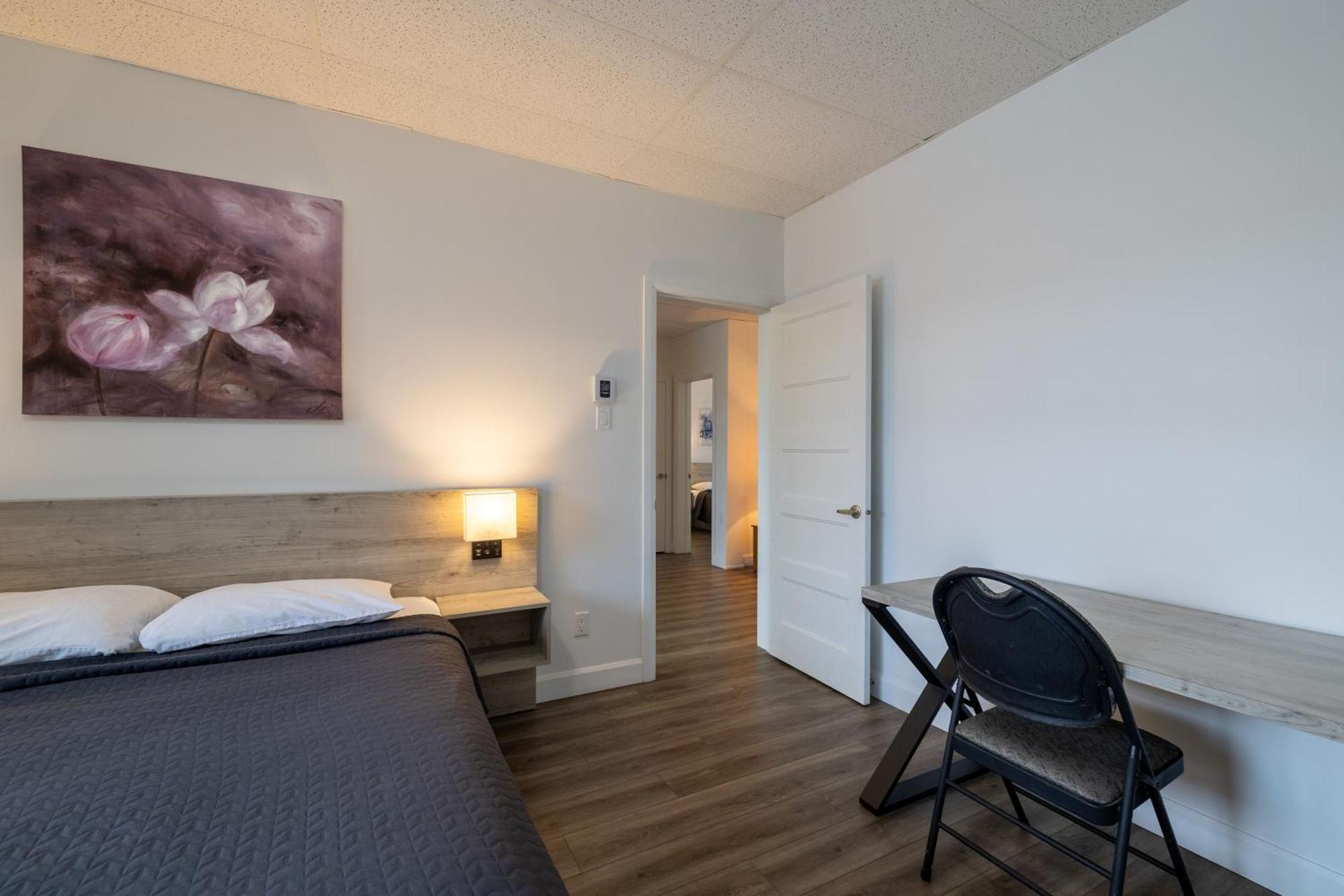 Motel Et Condo Chez Charley Sainte-Anne-de-Beaupré Екстериор снимка