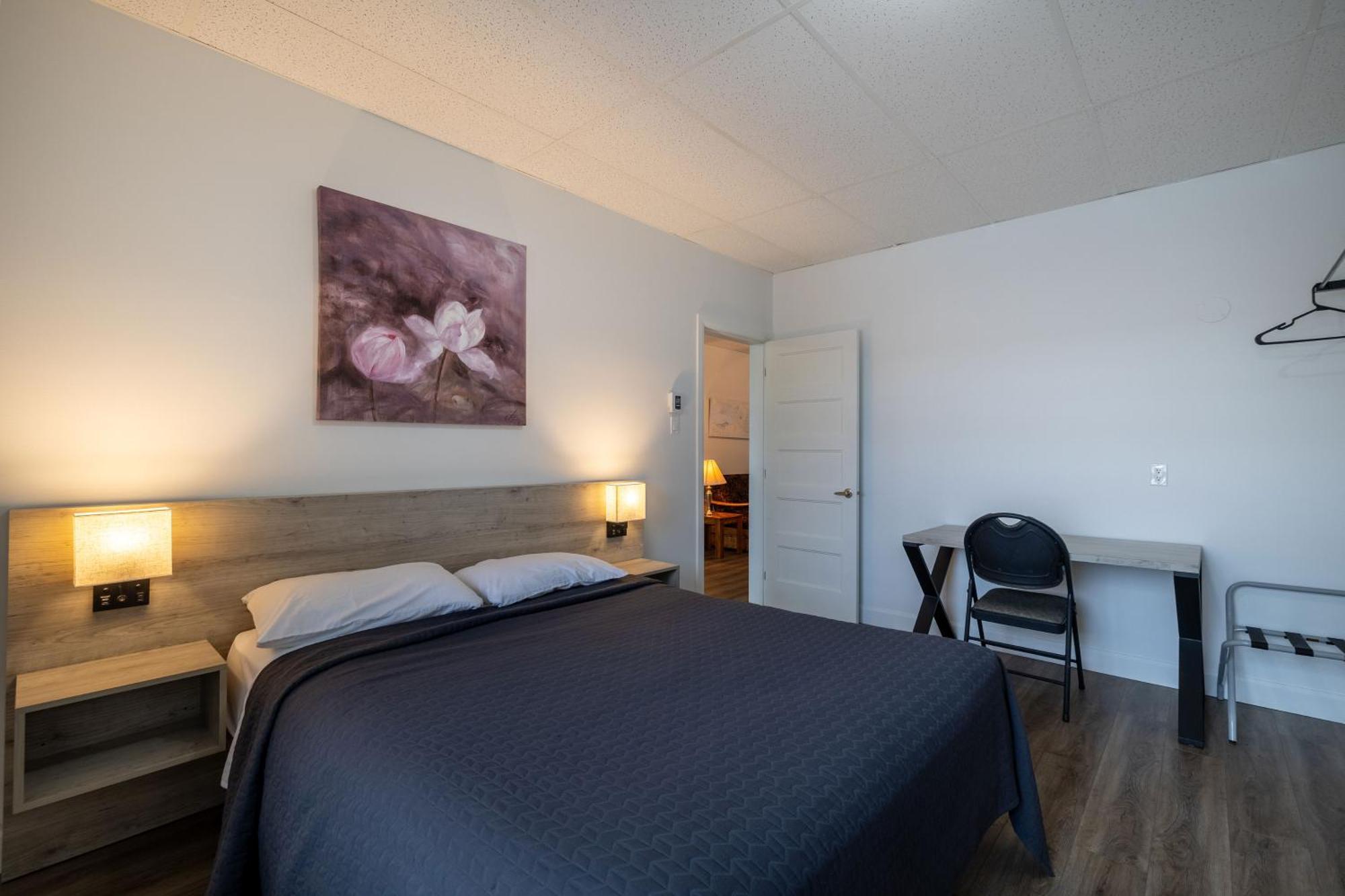 Motel Et Condo Chez Charley Sainte-Anne-de-Beaupré Екстериор снимка