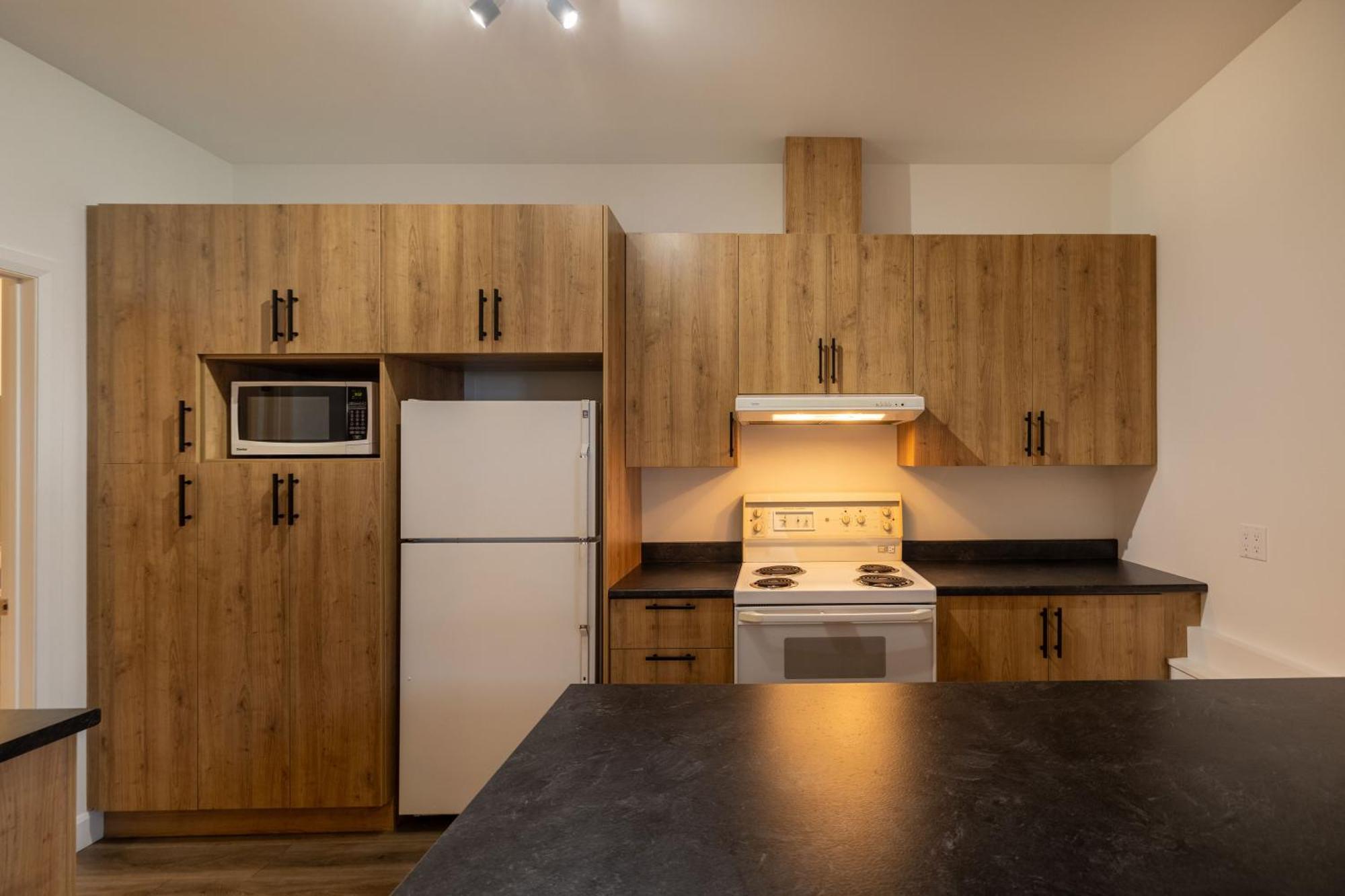 Motel Et Condo Chez Charley Sainte-Anne-de-Beaupré Екстериор снимка