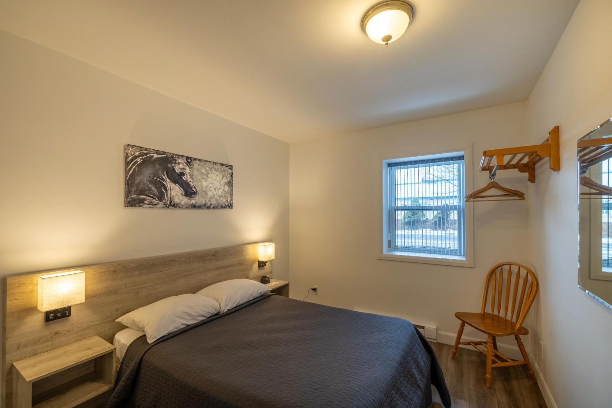 Motel Et Condo Chez Charley Sainte-Anne-de-Beaupré Екстериор снимка