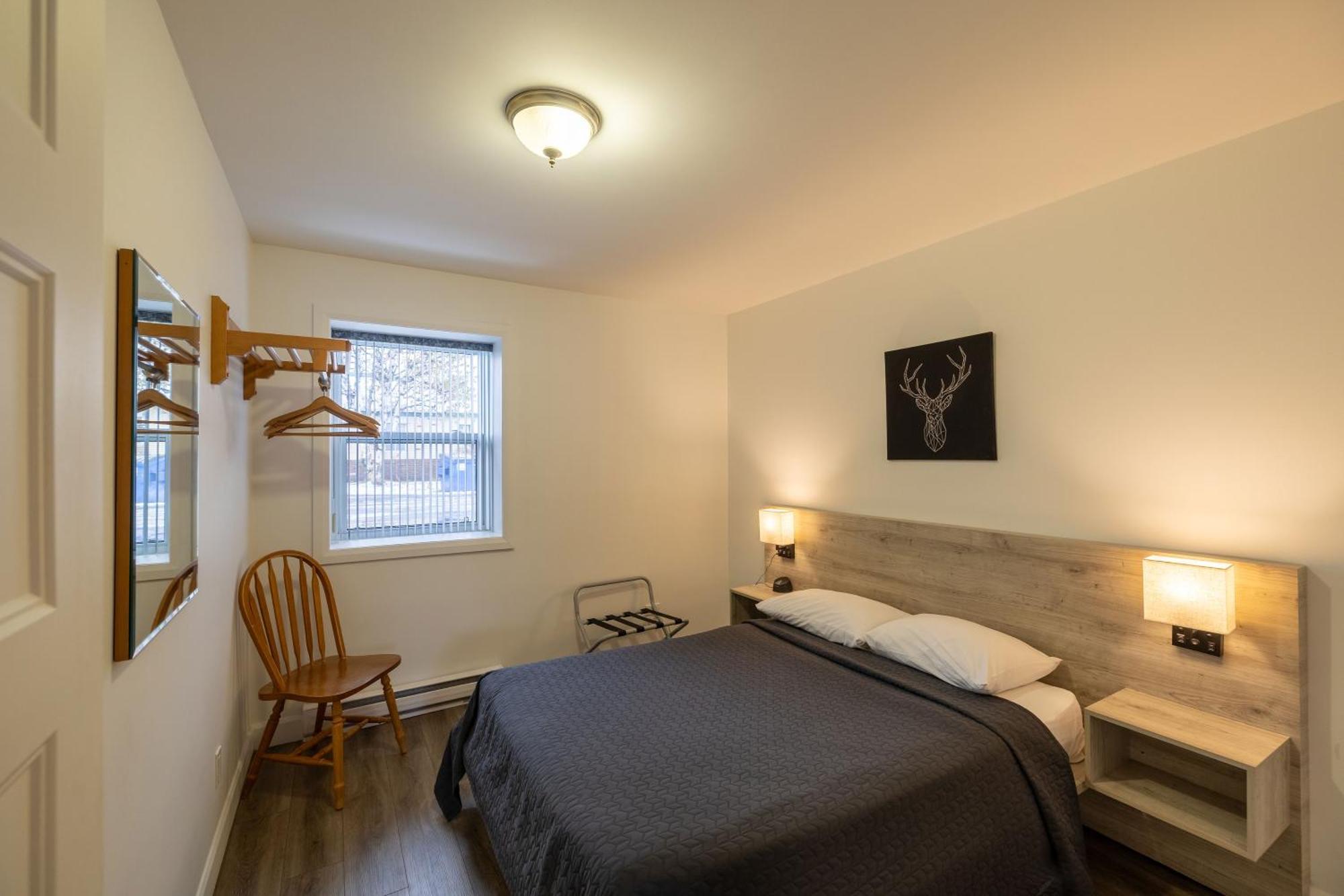 Motel Et Condo Chez Charley Sainte-Anne-de-Beaupré Екстериор снимка