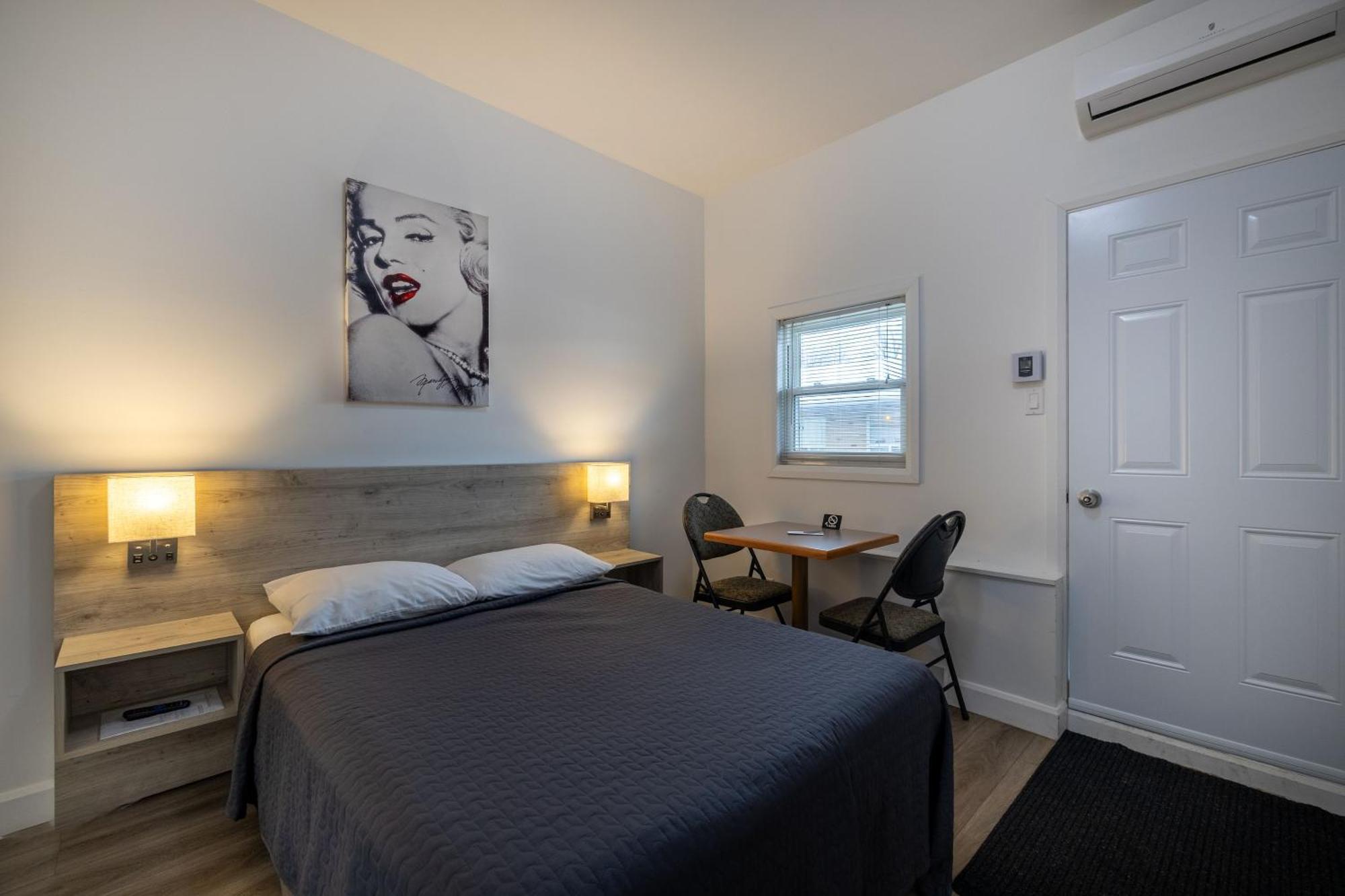 Motel Et Condo Chez Charley Sainte-Anne-de-Beaupré Екстериор снимка