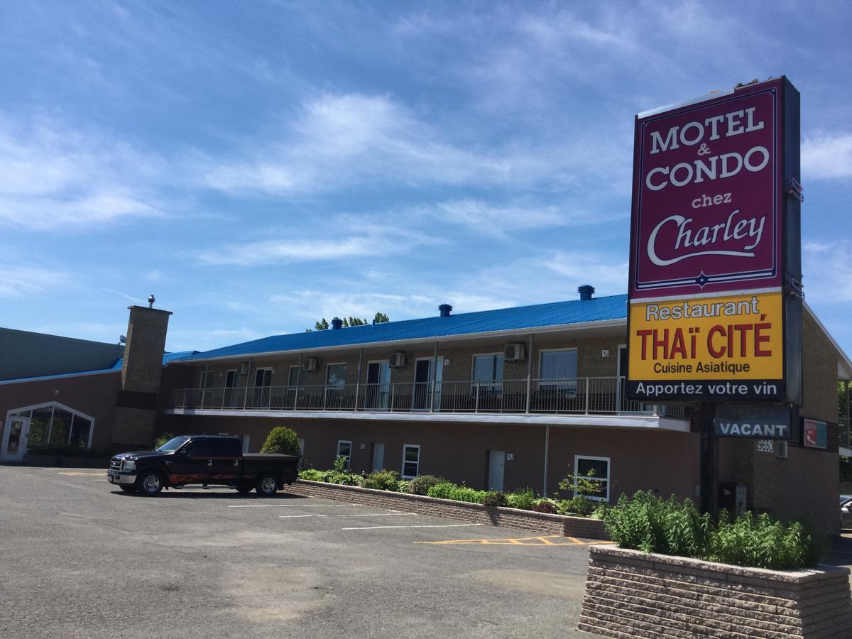 Motel Et Condo Chez Charley Sainte-Anne-de-Beaupré Екстериор снимка